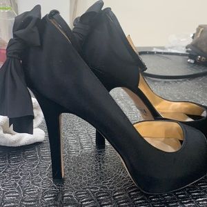 Black open toe shoes 😍